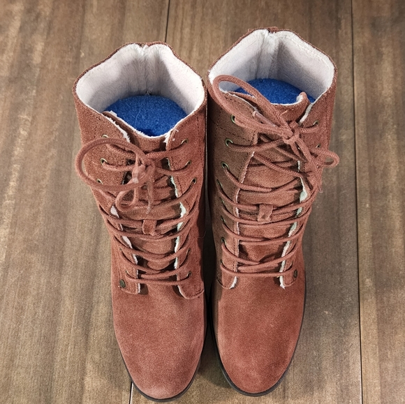 BEARPAW Topaz Genuine Sheepskin Footbed Block Heel Boot - Picture 6 of 15